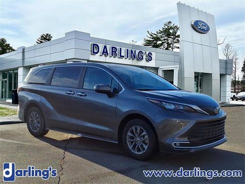 Used 2024 Toyota Sienna XLE image 2