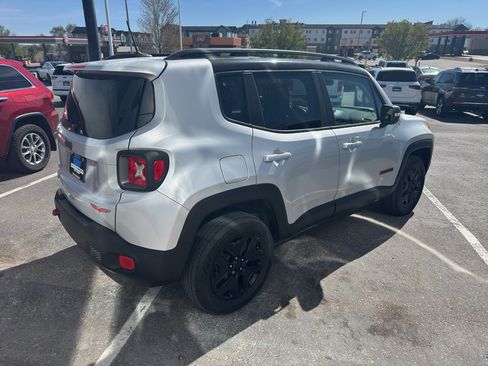 Used 2018 Jeep Renegade Trailhawk w/ Cold Weather Group II AWD/4WD image 5