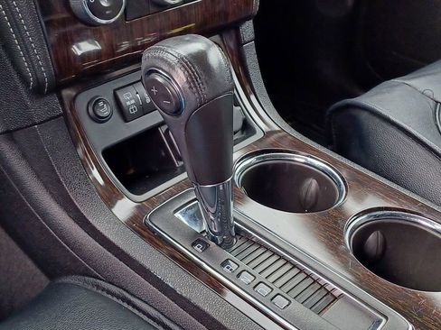 Used 2015 Chevrolet Traverse LT image 25