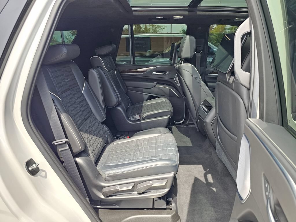 Used 2021 Cadillac Escalade Sport Platinum w/ LPO, ONYX Package AWD/4WD image 12