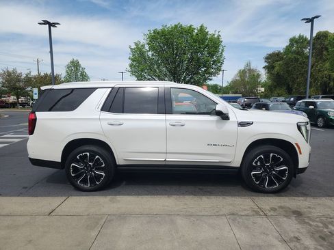 Certified 2025 GMC Yukon Denali w/ Denali Reserve Package AWD/4WD image 9