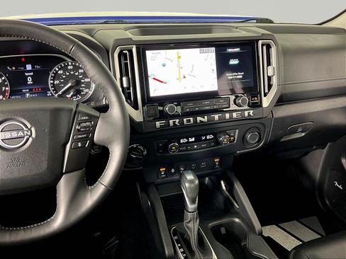 Used 2025 Nissan Frontier SL AWD/4WD image 10