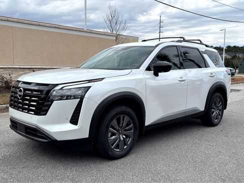 New 2026 Nissan Pathfinder SV image 3