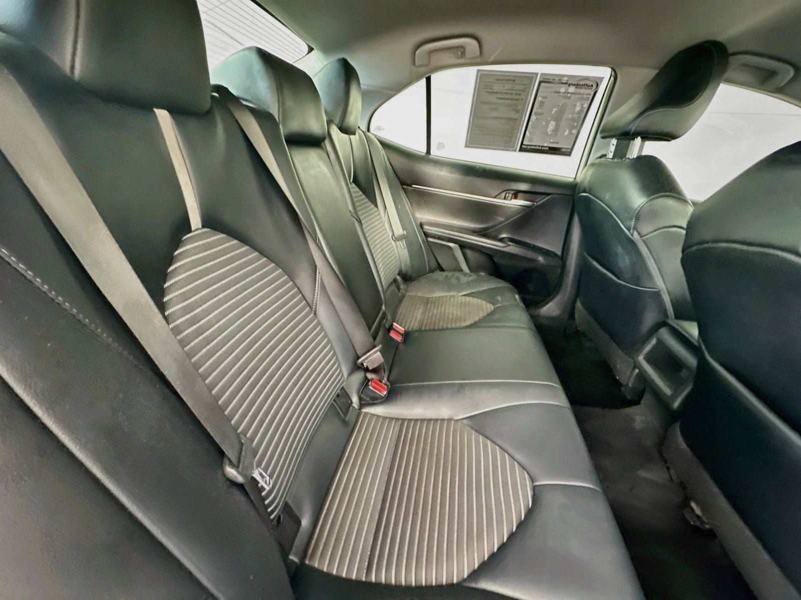 Used 2020 Toyota Camry SE FWD image 19