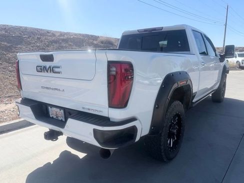 Used 2024 GMC Sierra 2500 Denali Ultimate image 8