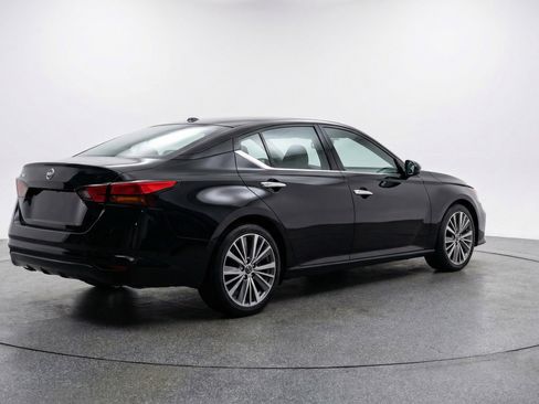 Used 2025 Nissan Altima 2.5 SV image 9