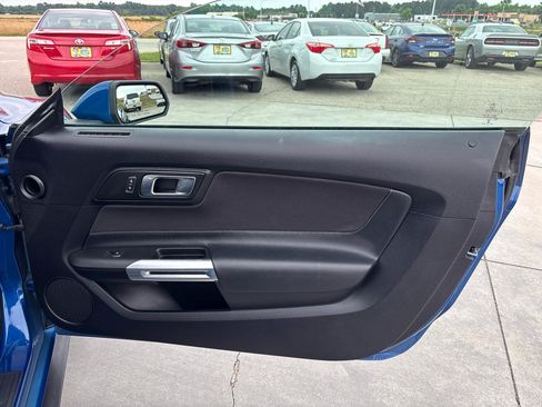 Used 2018 Ford Mustang Coupe RWD image 21