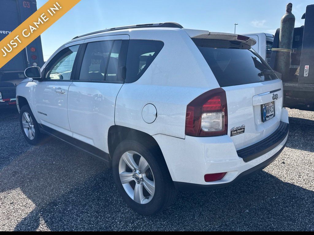 Used 2015 Jeep Compass Latitude AWD/4WD image 3