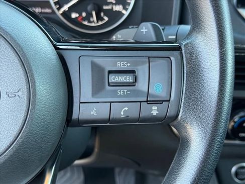 Used 2023 Nissan Rogue SV image 18