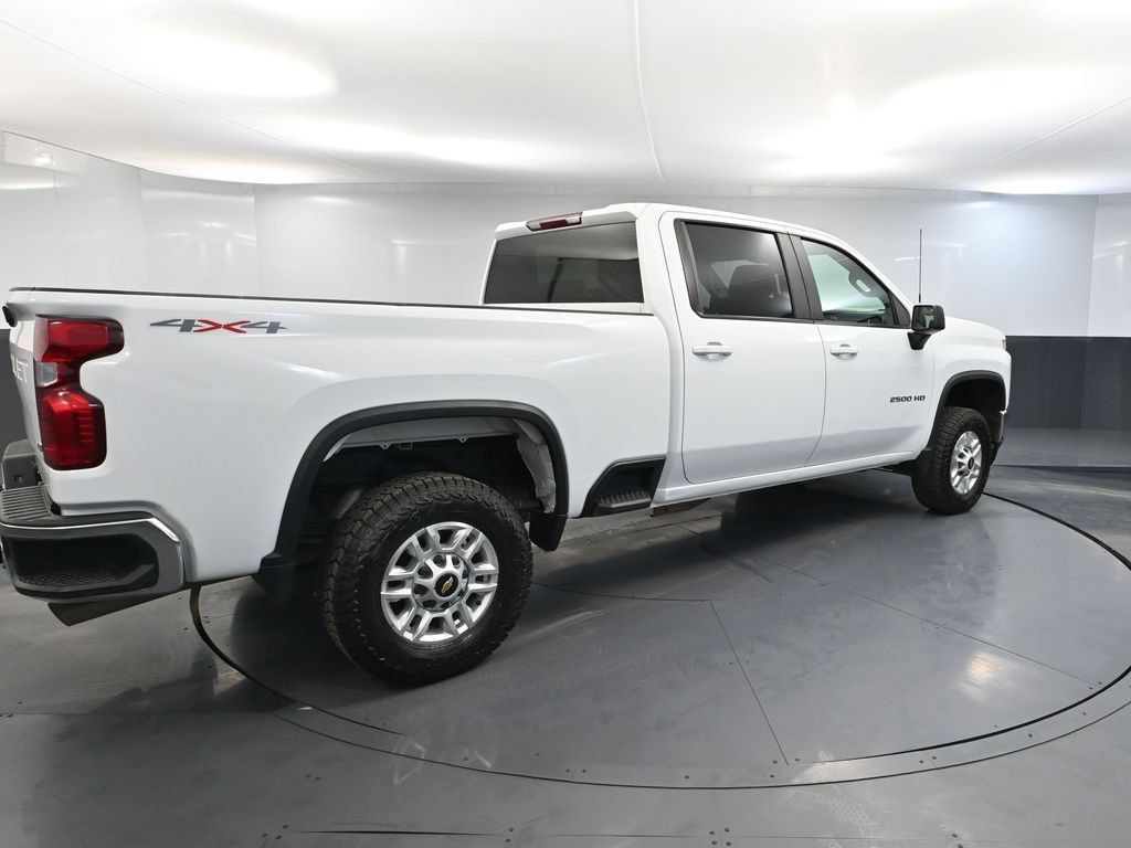 Used 2022 Chevrolet Silverado 2500 LT AWD/4WD image 4