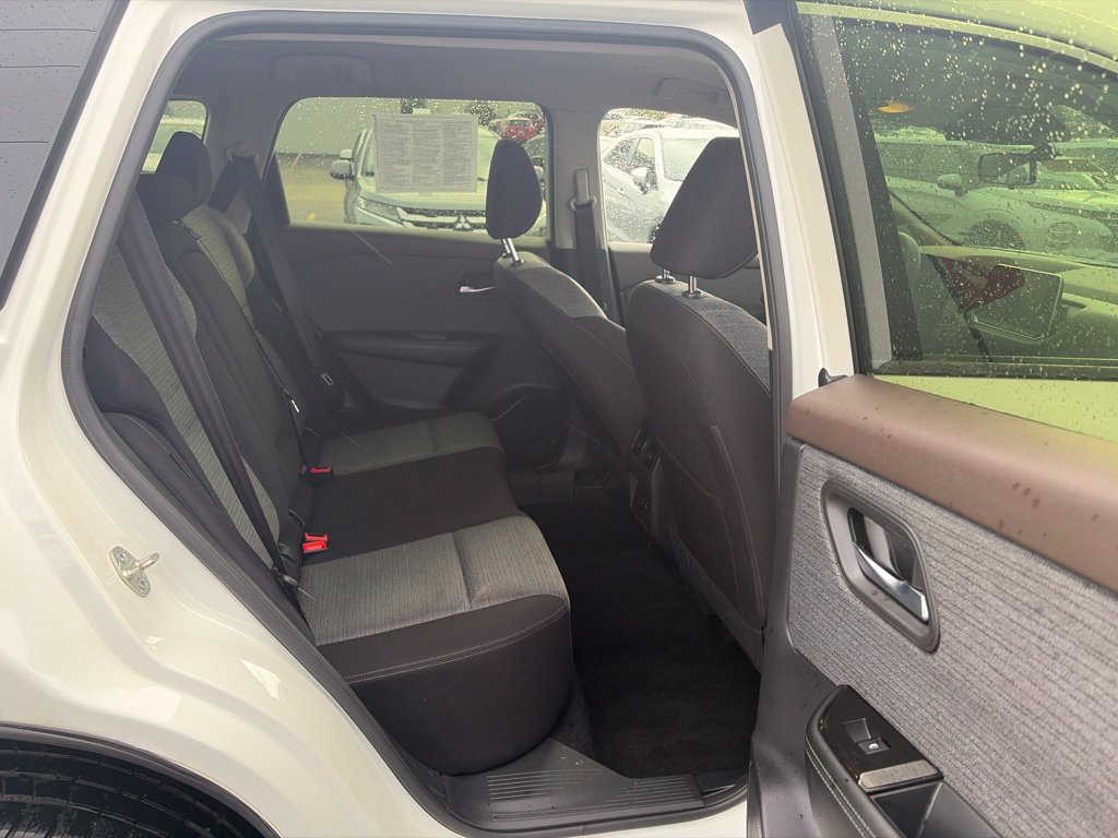 Used 2023 Nissan Rogue SV FWD image 13