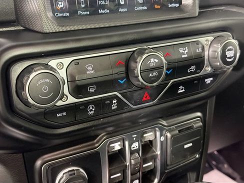 Used 2021 Jeep Wrangler Unlimited Sahara w/ Uconnect 4C Nav & Sound Group AWD/4WD image 16