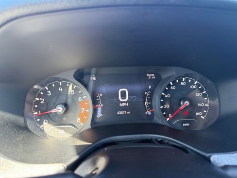 Used 2022 Jeep Compass Latitude w/ Sun and Sound Group AWD/4WD image 11