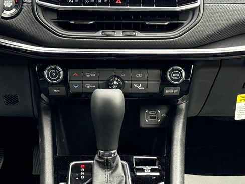 New 2026 Jeep Compass Latitude image 16