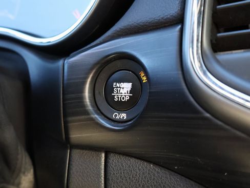 Used 2019 Jeep Grand Cherokee Laredo image 31