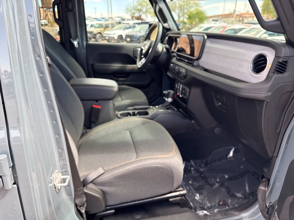 Used 2026 Jeep Wrangler Unlimited Sahara AWD/4WD image 15