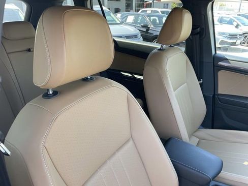 Used 2023 Volkswagen Tiguan SE AWD/4WD image 28