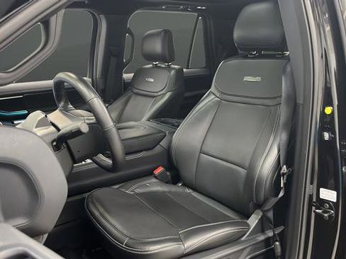 Used 2025 Ford Expedition Max Platinum w/ Stealth Appearance Package AWD/4WD image 9