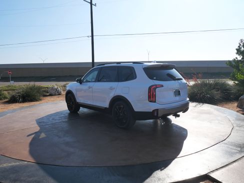 Used 2023 Kia Telluride EX X-Line image 4