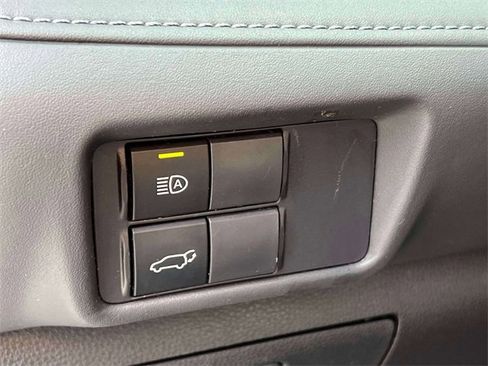 Used 2021 Toyota Highlander LE image 19