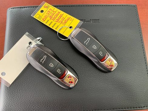 Used 2023 Porsche Macan image 27