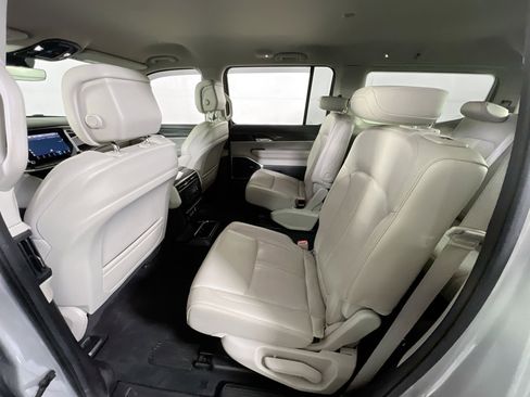 Used 2022 Jeep Wagoneer Series III w/ Flexible Seating Group image 24