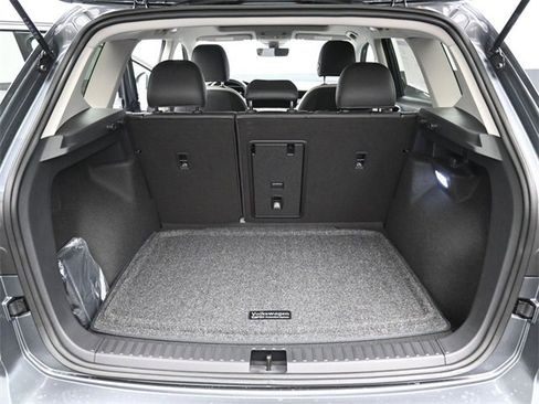 New 2026 Volkswagen Taos SE image 12