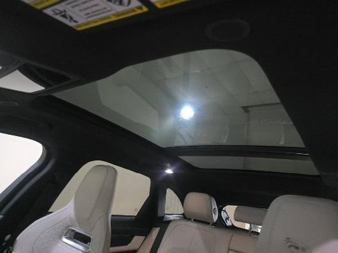 Used 2024 Jaguar F-PACE R-Dynamic S image 8