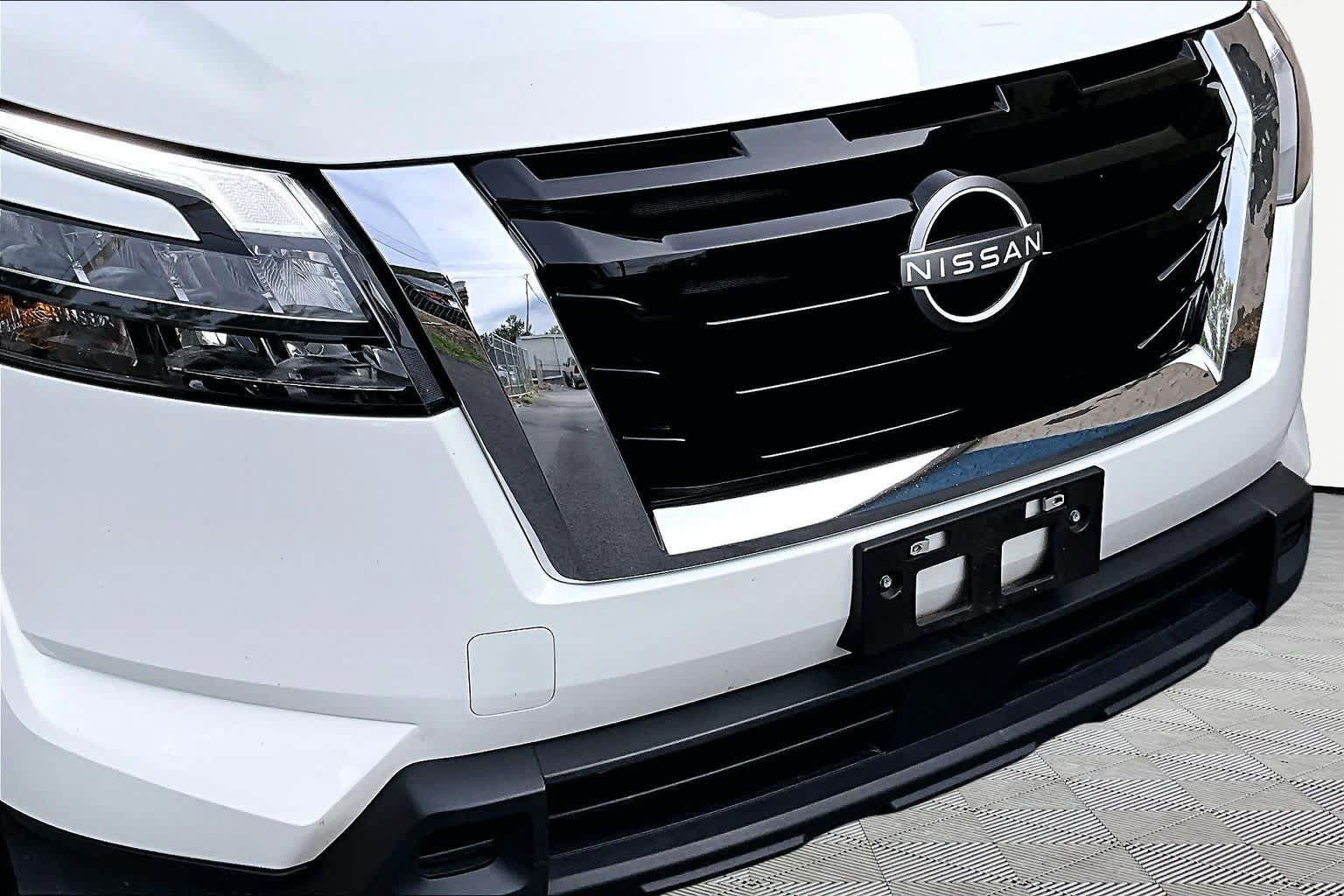 Used 2025 Nissan Pathfinder SV AWD/4WD image 30