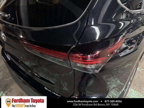 Used 2025 Toyota Highlander XLE image 10