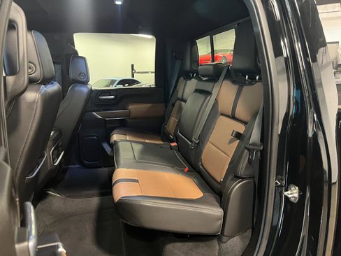 Used 2021 Chevrolet Silverado 3500 High Country image 28