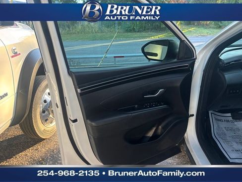 Used 2022 Hyundai Santa Cruz SEL Premium w/ Cargo Package image 11