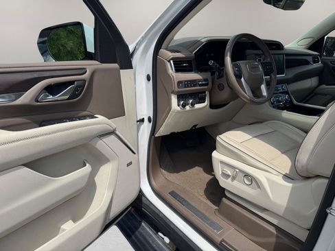 Used 2022 GMC Yukon Denali w/ Denali Premium Package AWD/4WD image 19
