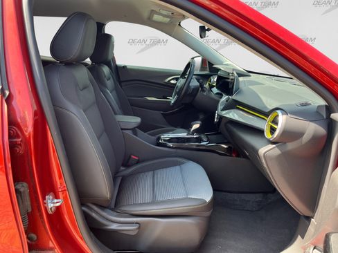 Used 2024 Chevrolet Trax LT w/ Driver Confidence Package FWD image 15