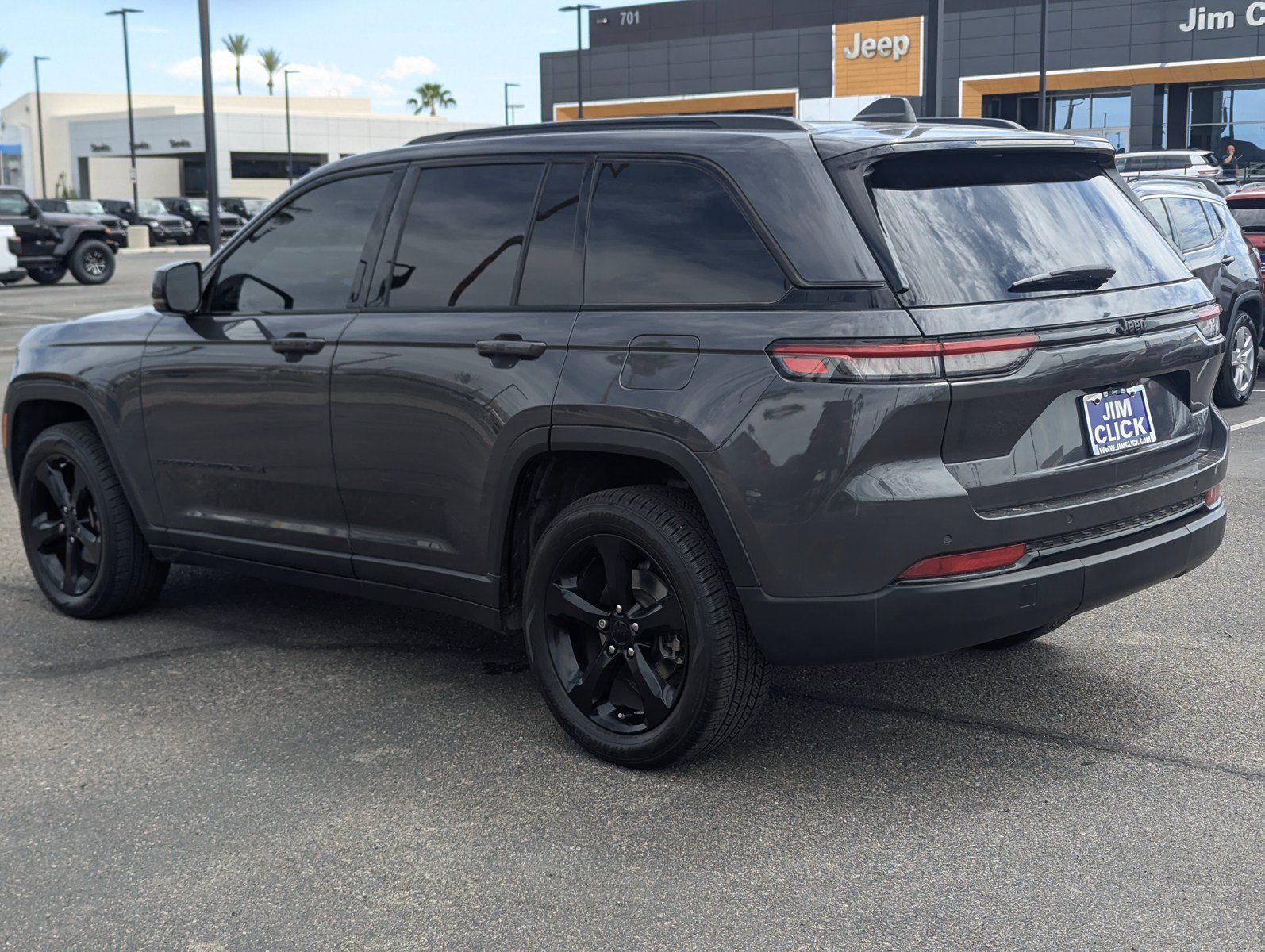 Used 2022 Jeep Grand Cherokee Altitude RWD image 4