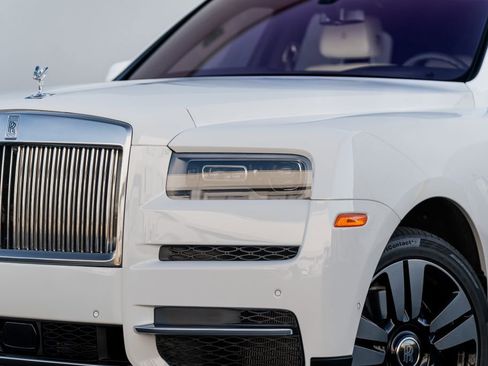 Used 2022 Rolls-Royce Cullinan image 2