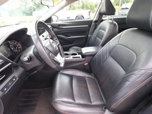 Used 2024 Nissan Altima 2.5 SR w/ SR Premium Package FWD image 2