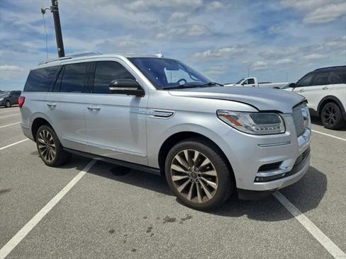 Used 2018 Lincoln Navigator Select w/ Technology Package image 4