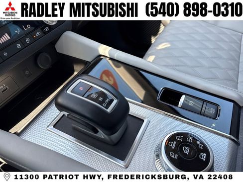 Used 2023 Mitsubishi Outlander SEL AWD/4WD image 11