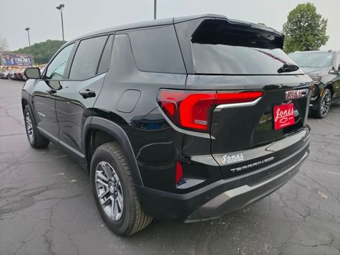 Used 2025 GMC Terrain Elevation w/ Technology Package II AWD/4WD image 3