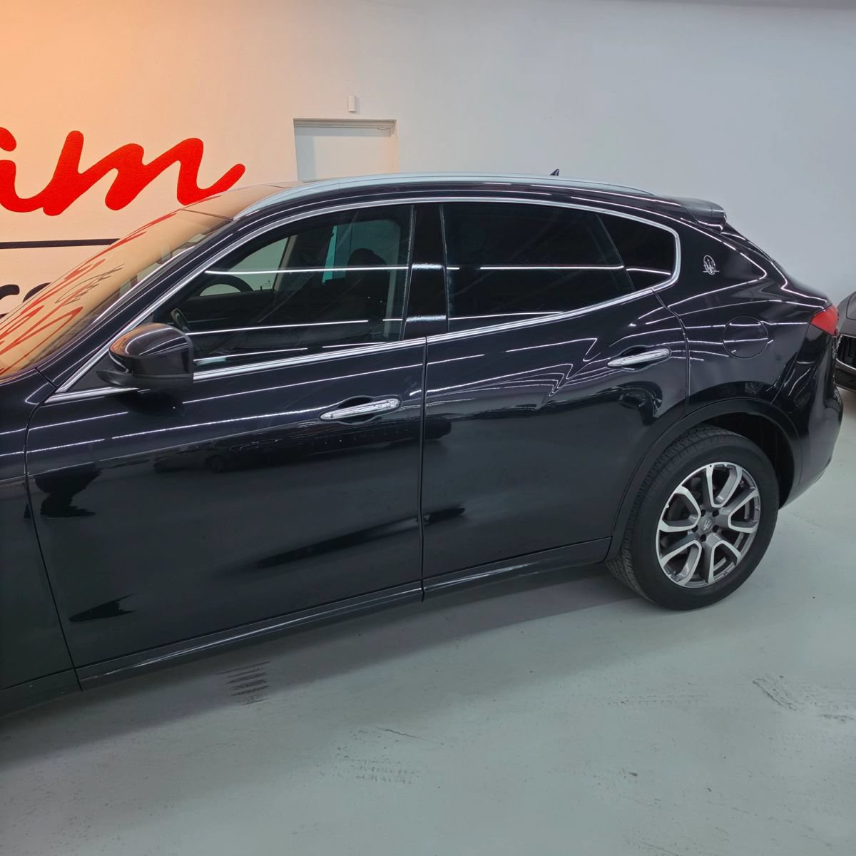 Used 2017 Maserati Levante w/ Luxury Package AWD/4WD image 19