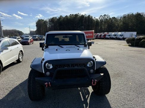 Used 2015 Jeep Wrangler Unlimited Rubicon w/ Connectivity Group image 2