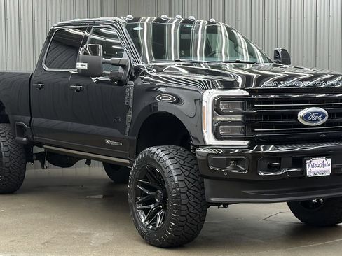 Used 2026 Ford F350 Platinum w/ FX4 Off-Road Package AWD/4WD image 7