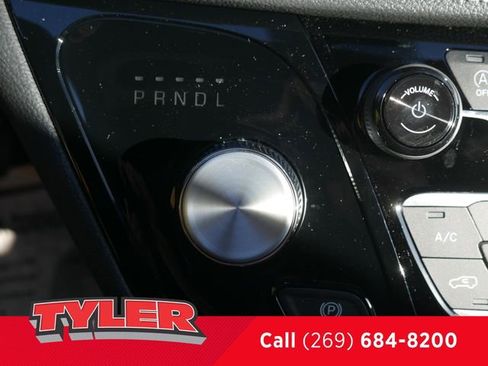 New 2026 Chrysler Pacifica Select image 32