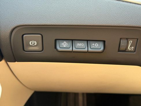 Used 2023 Buick Enclave Avenir w/ Avenir Technology Package AWD/4WD image 16