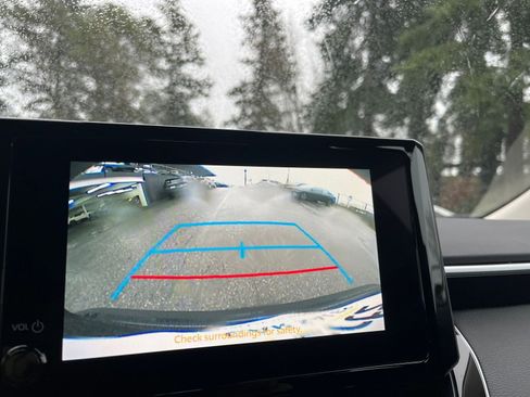 Used 2025 Toyota Corolla LE image 17