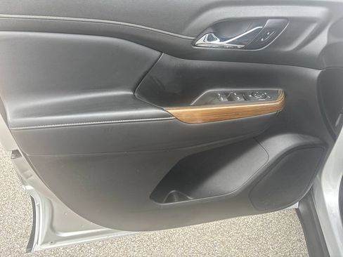Used 2020 GMC Acadia SLE FWD image 15