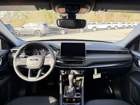 New 2026 Jeep Compass Latitude image 17