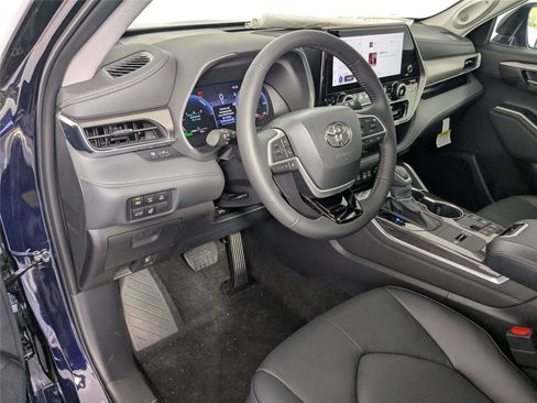 New 2026 Toyota Highlander Limited image 10