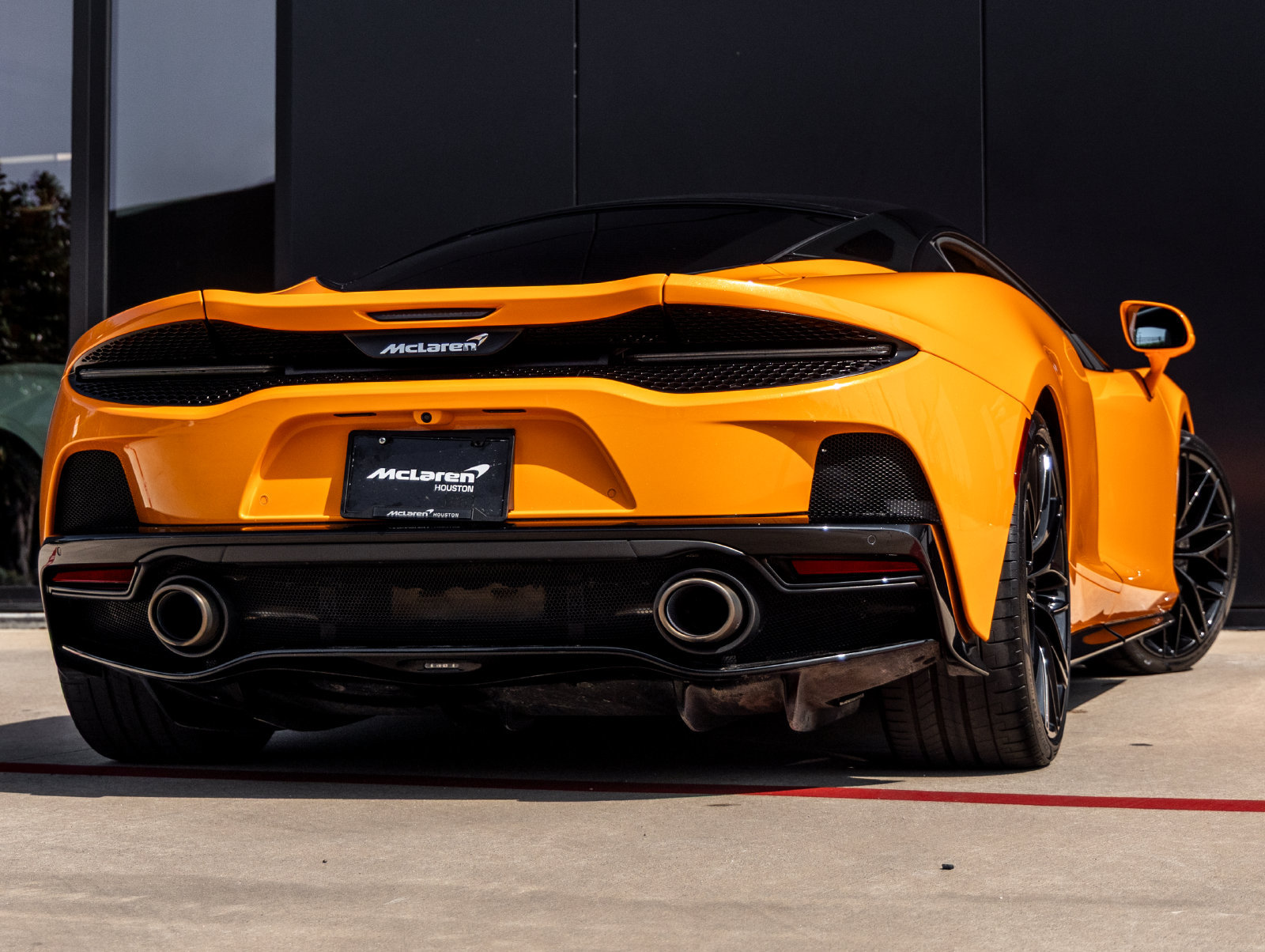 Used 2022 McLaren GT RWD image 9
